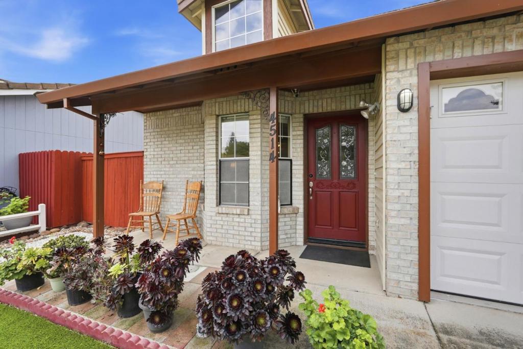 4514 Whimbrell Court Property Photo 4