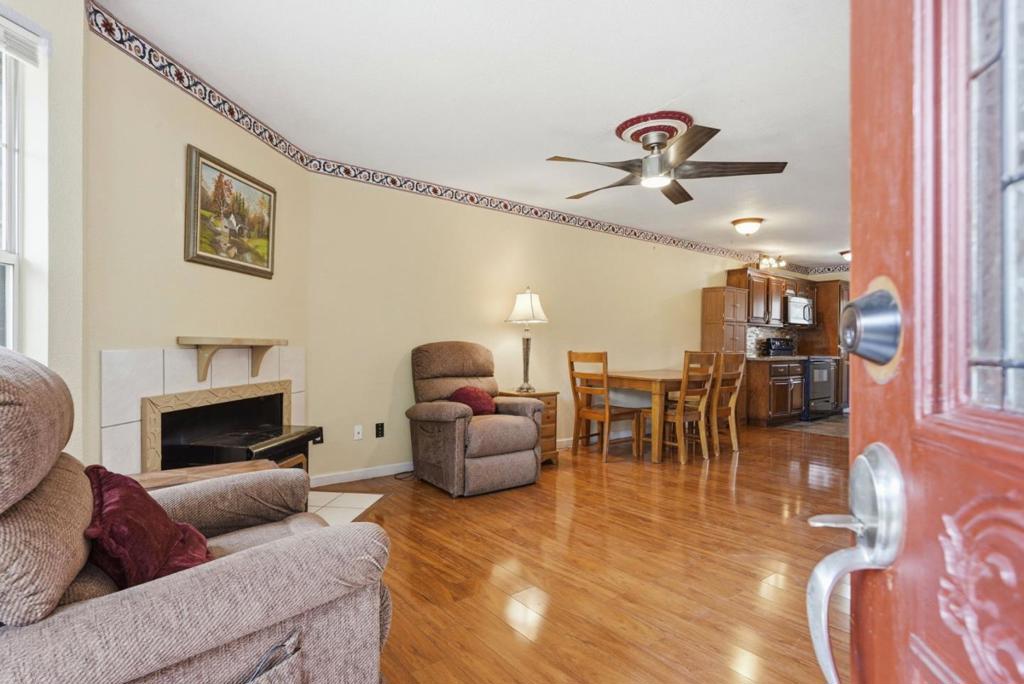 4514 Whimbrell Court Property Photo 7