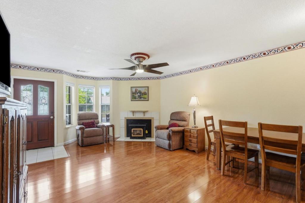 4514 Whimbrell Court Property Photo 8