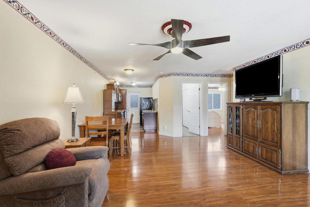 4514 Whimbrell Court Property Photo 9