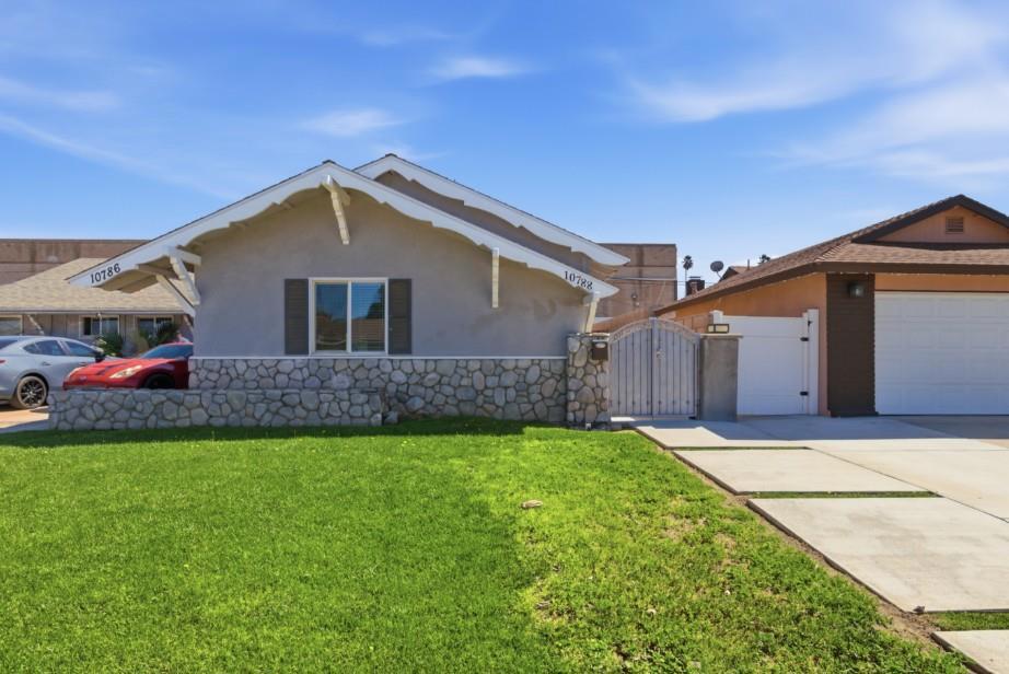 10788 Mercer Avenue Property Photo 1