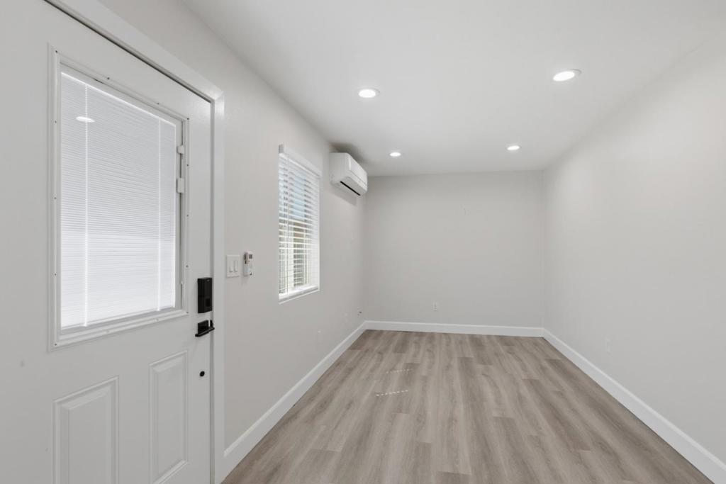 10788 Mercer Avenue Property Photo 4