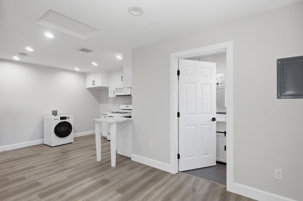 10788 Mercer Avenue Property Photo 6