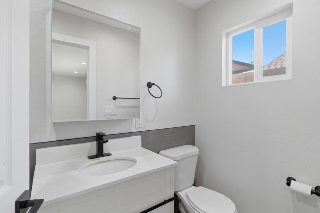 10788 Mercer Avenue Property Photo 7