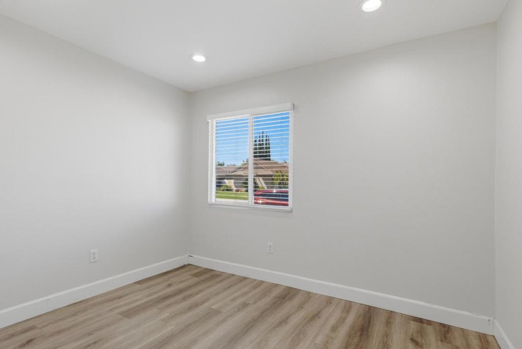 10788 Mercer Avenue Property Photo 13