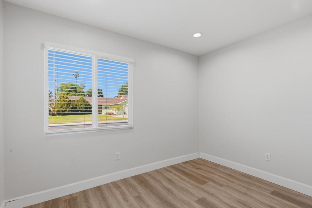 10788 Mercer Avenue Property Photo 16
