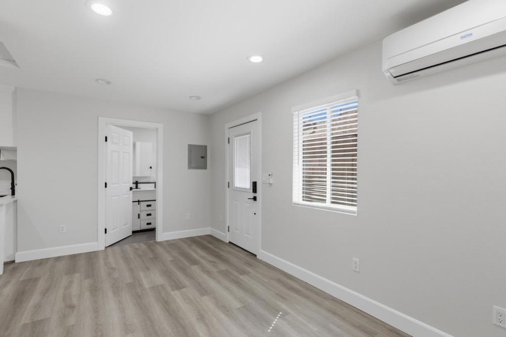 10788 Mercer Avenue Property Photo 17