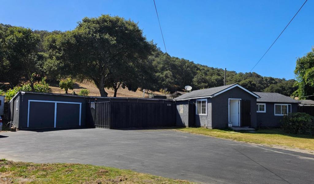 205 Las Lomas Drive Property Photo 1