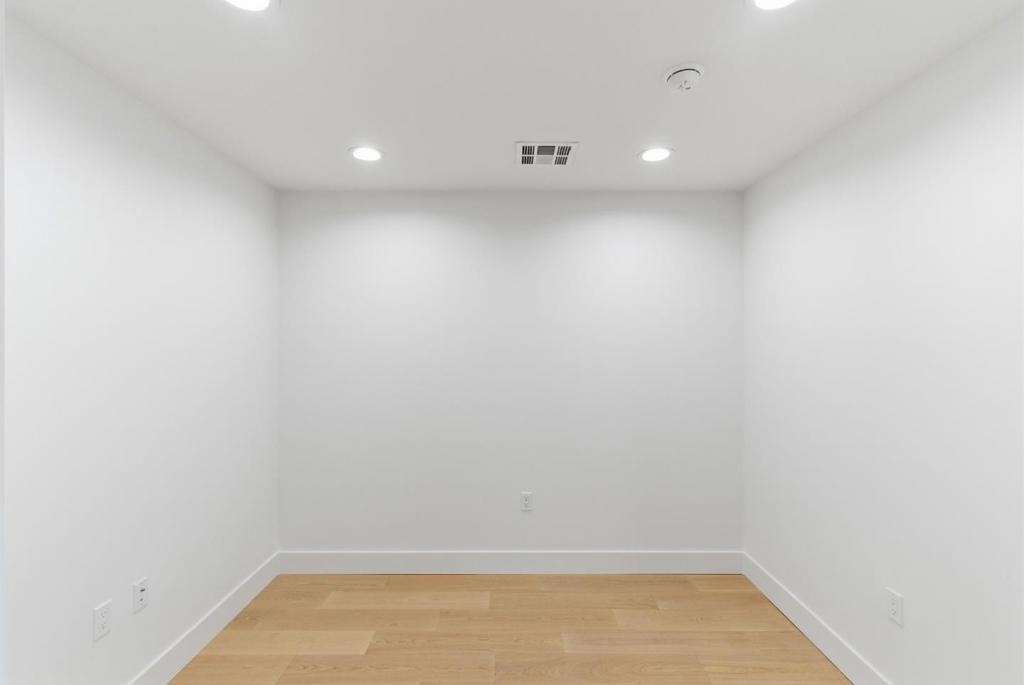 560 El Camino Real 207 Property Photo 14