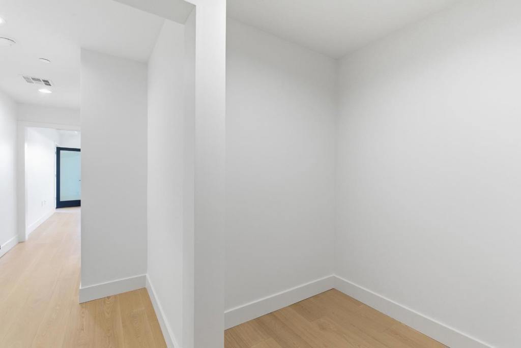 560 El Camino Real 207 Property Photo 24