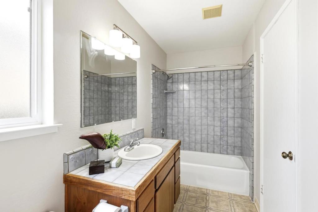 121 Bernal Avenue Property Photo 16