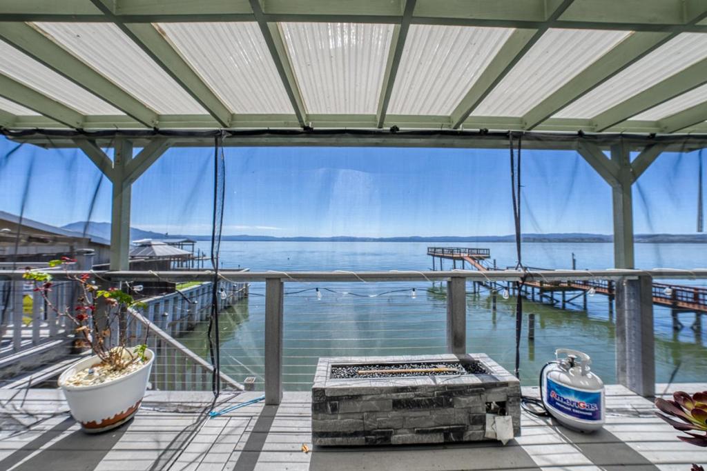 4315 Lakeshore Boulevard Property Photo 3