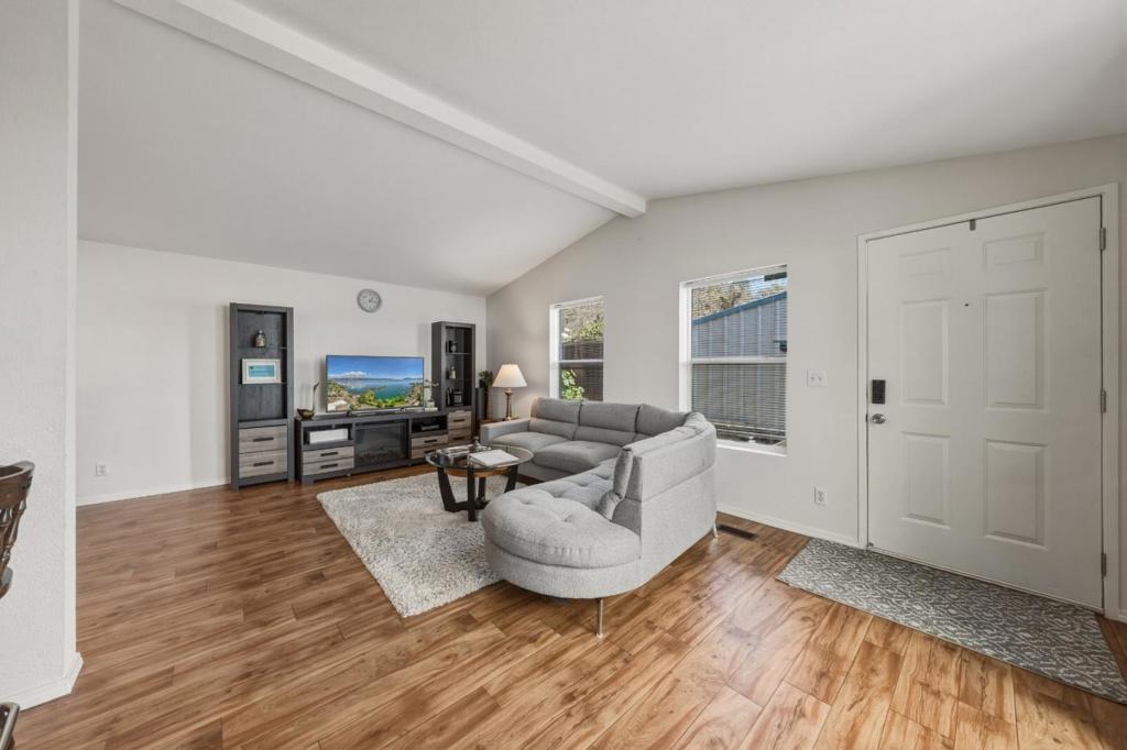 4315 Lakeshore Boulevard Property Photo 4