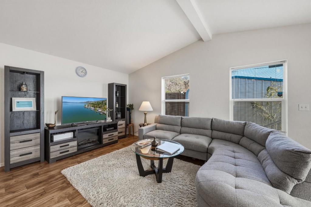 4315 Lakeshore Boulevard Property Photo 6