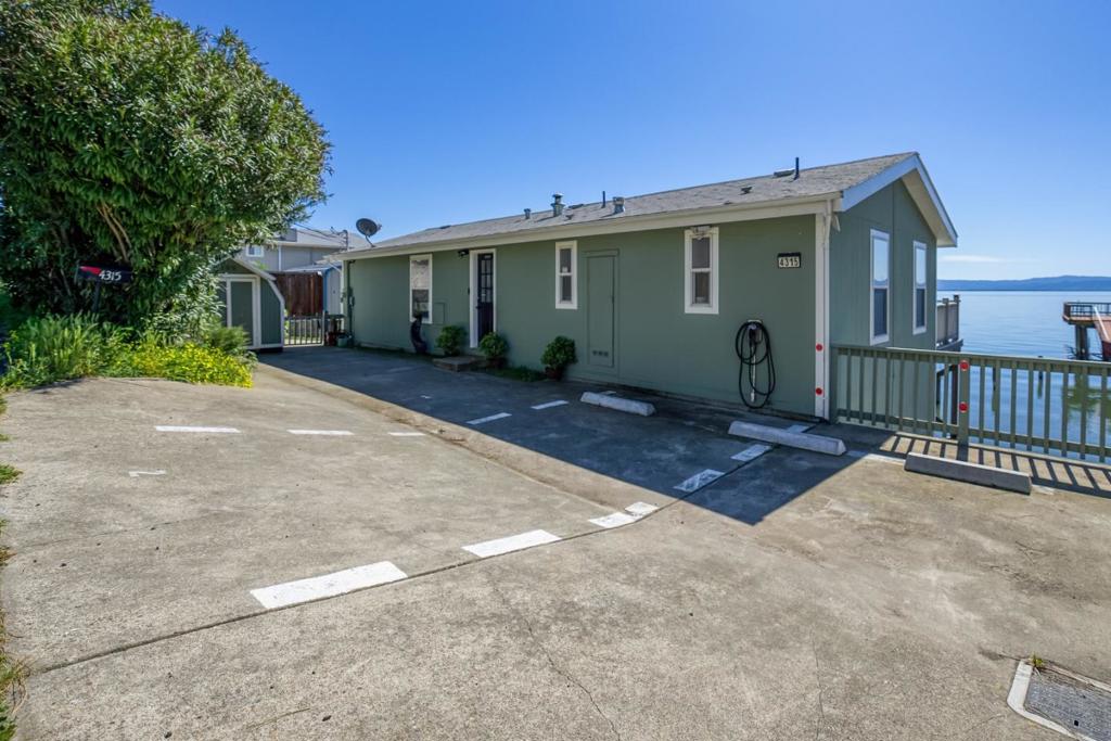4315 Lakeshore Boulevard Property Photo 31