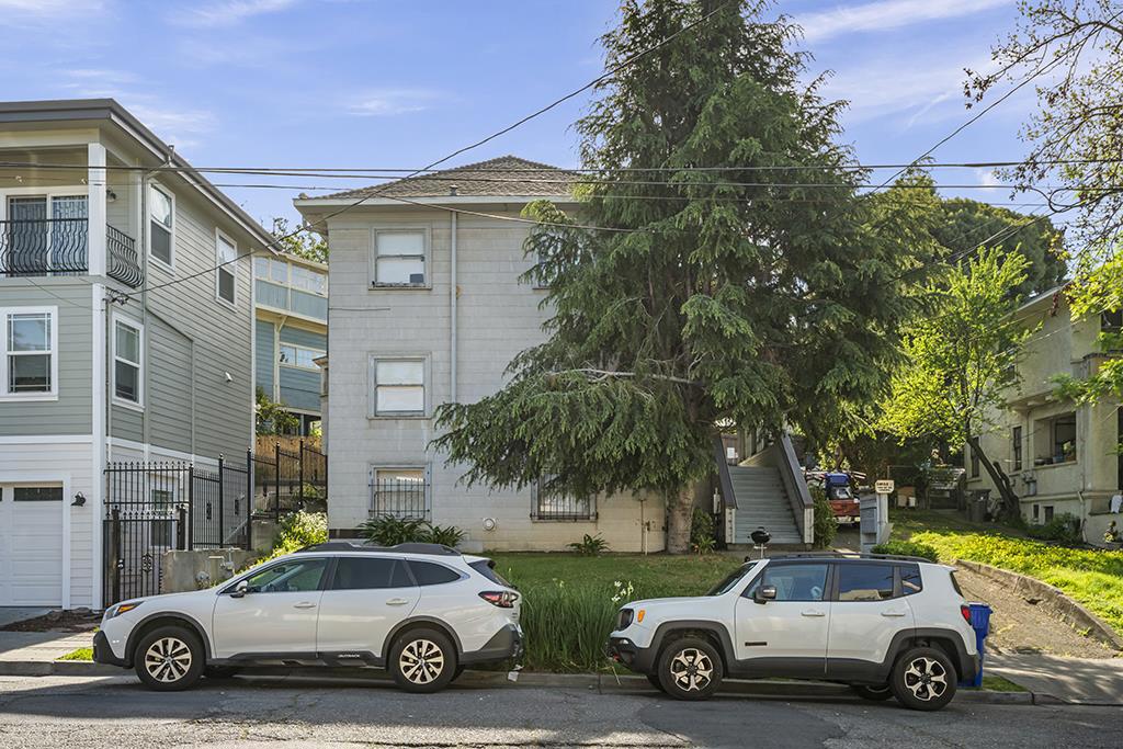 330 Athol Avenue Property Photo 3