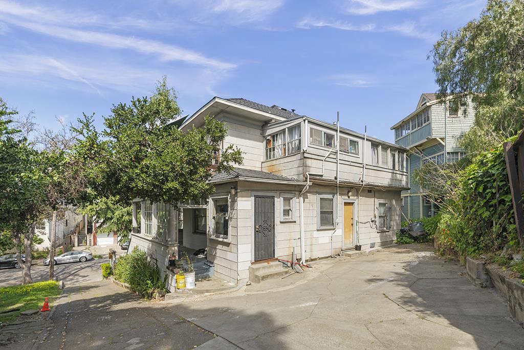 330 Athol Avenue Property Photo 4