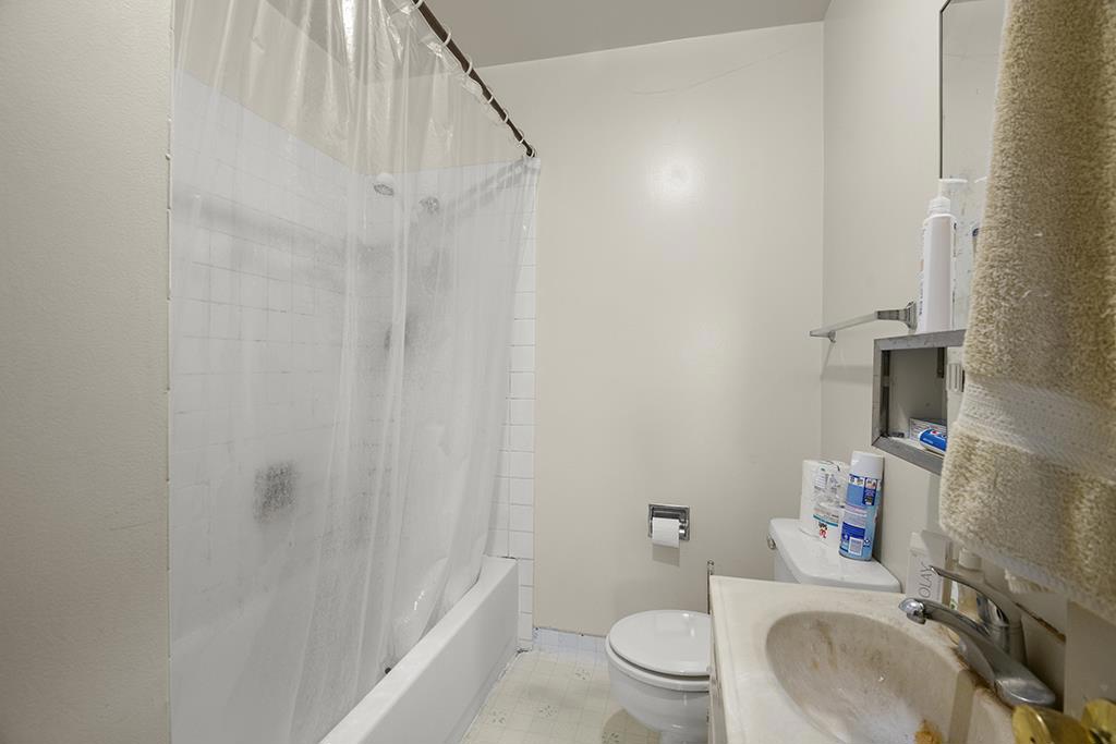 330 Athol Avenue Property Photo 9