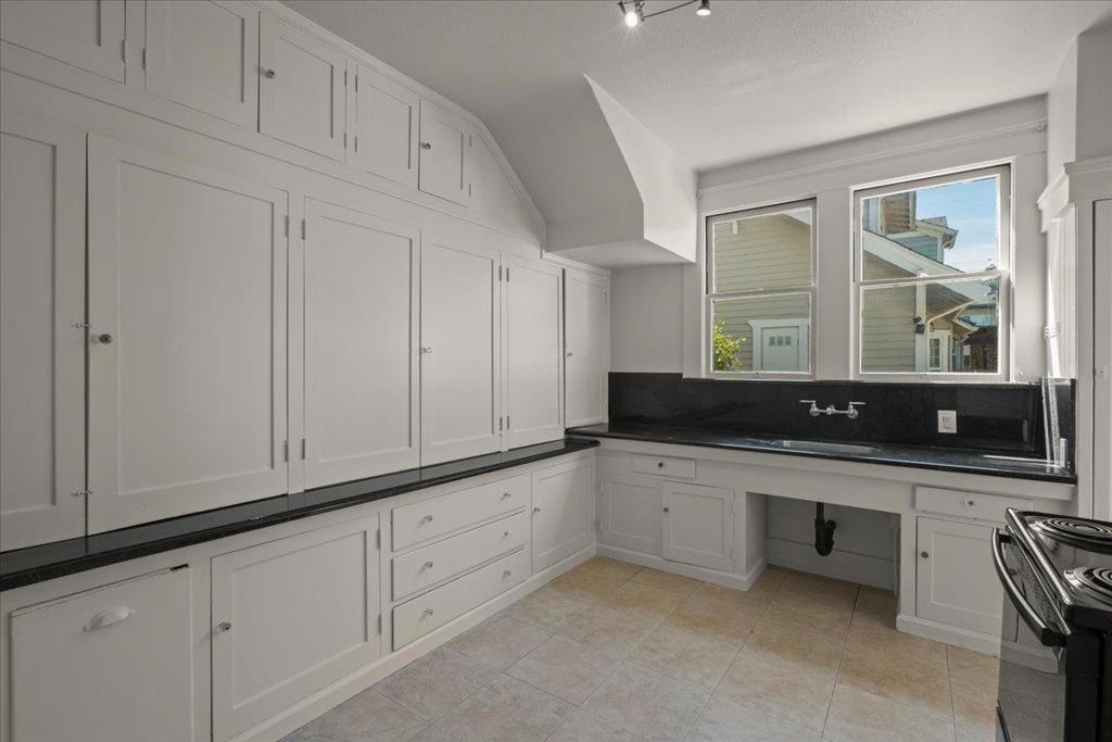 111 5th Street Property Photo 5