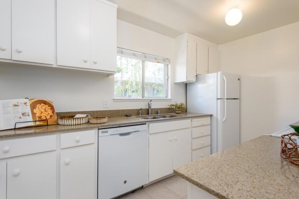 675 Sharon Park Drive 311 Property Photo 6