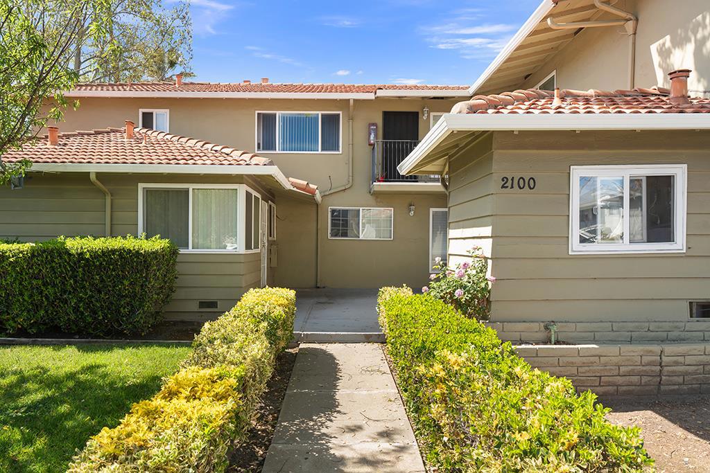 2100 Sahara Way Property Photo 3