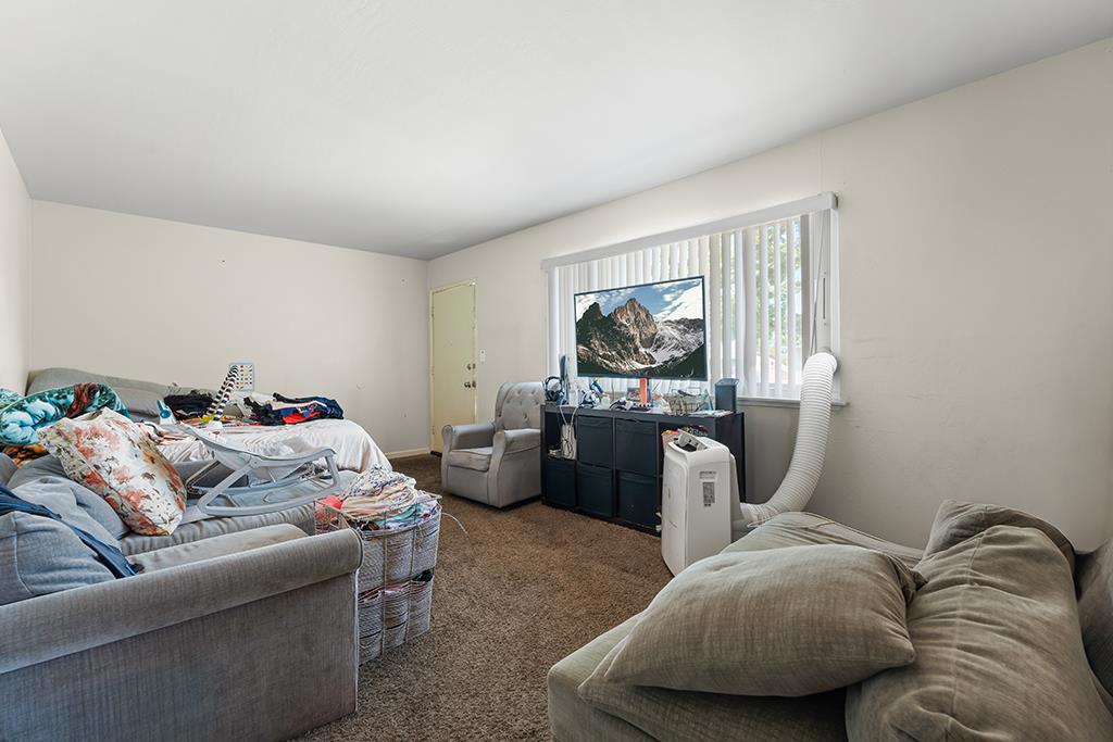 2100 Sahara Way Property Photo 10