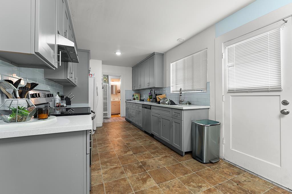 2100 Sahara Way Property Photo 15