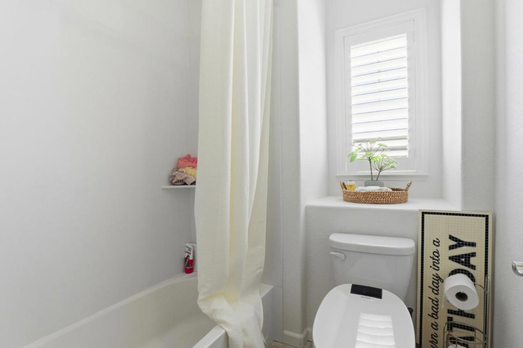 1017 Ruby Way Property Photo 29