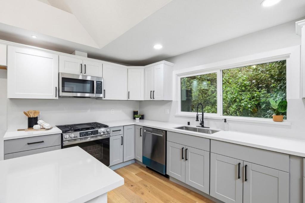 610 Nestora Avenue Property Photo 18