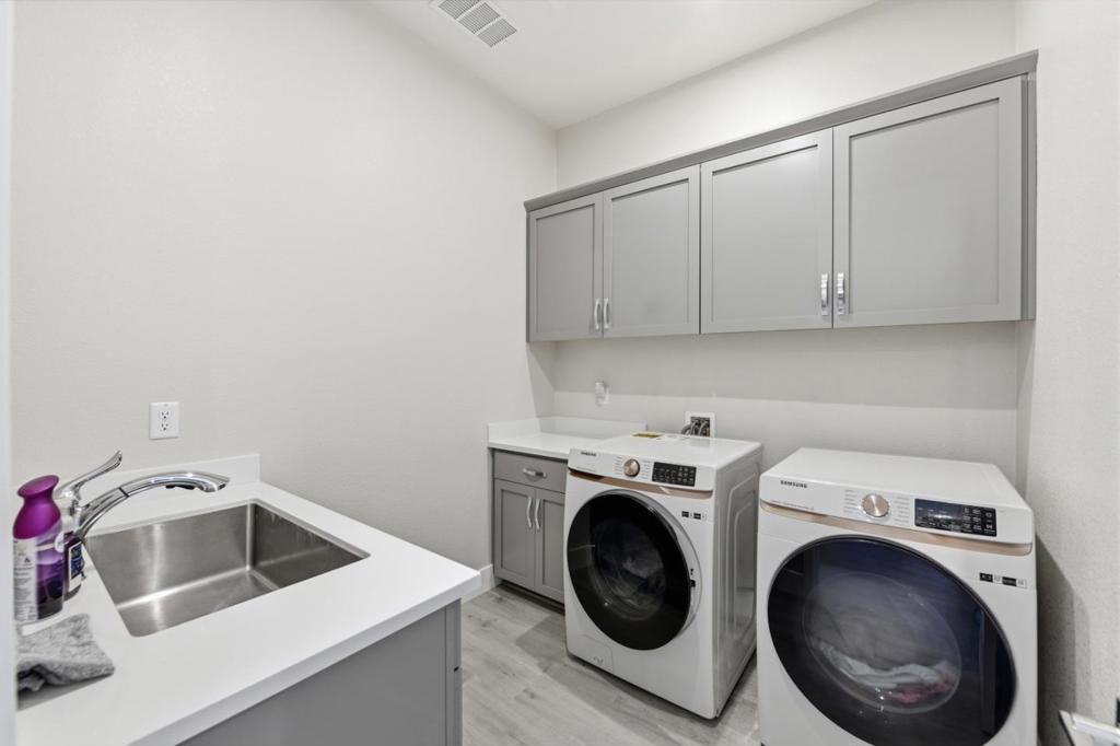 9060 Horvath Street Property Photo 29