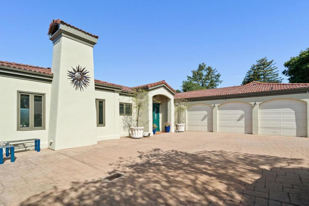 17 Kite Hill Road Property Photo 2
