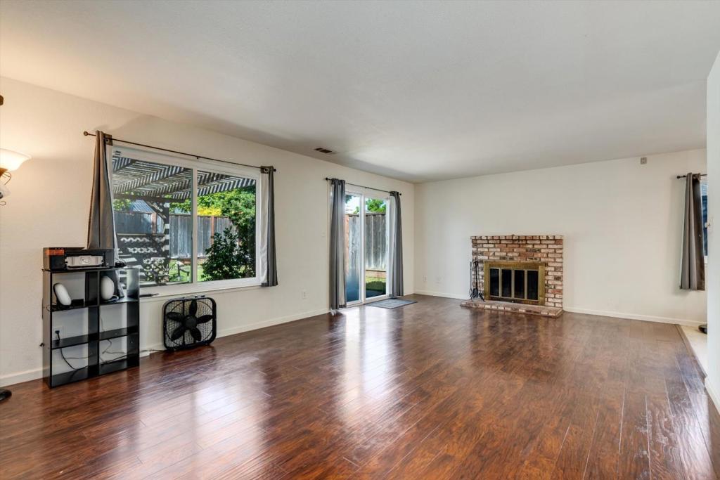 523 Thomas Circle Property Photo 3