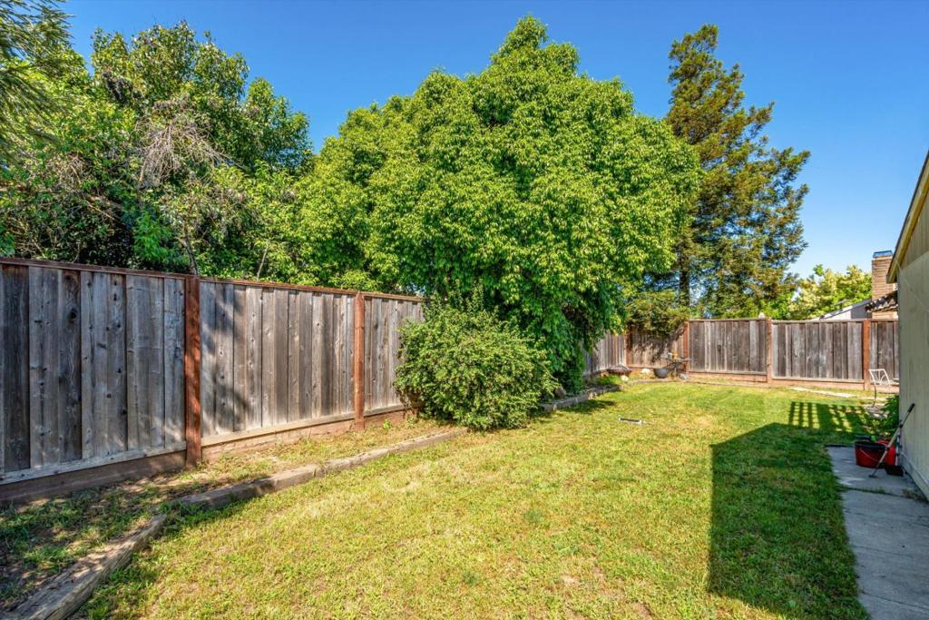 523 Thomas Circle Property Photo 17