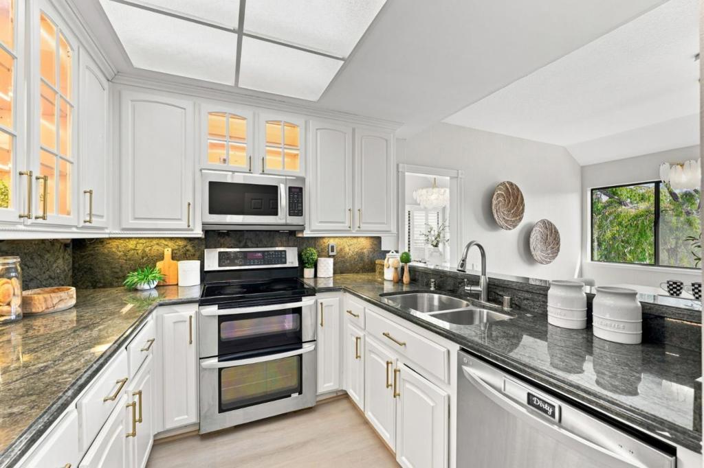 1217 Shoreline Drive Property Photo 11