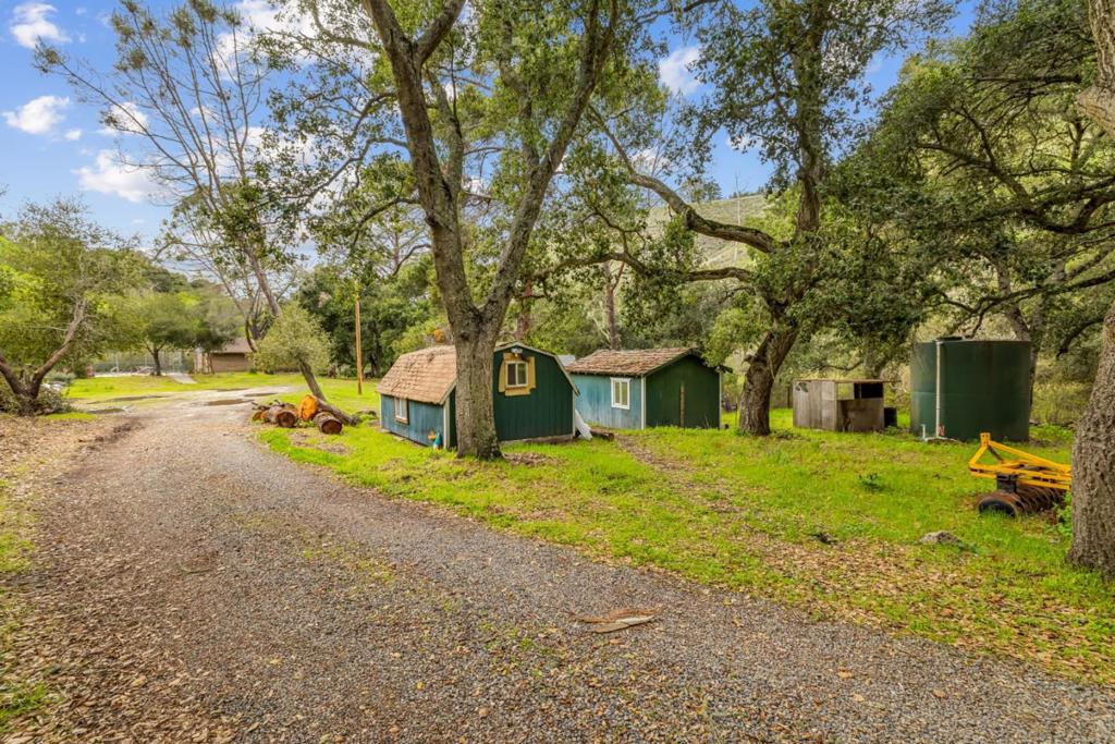 28750 Underwood Road Property Photo 4