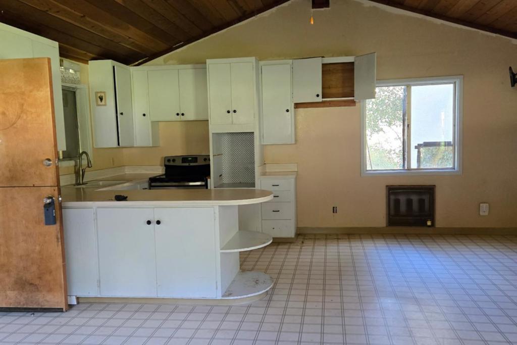 28750 Underwood Road Property Photo 10