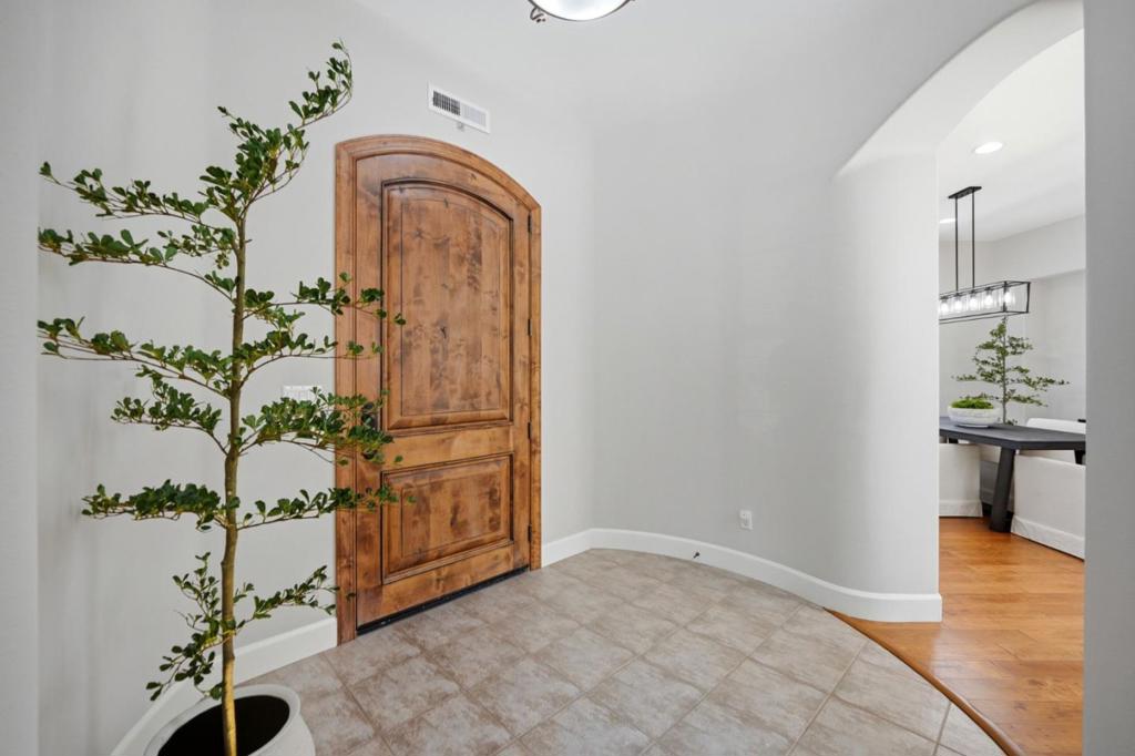 2645 Muirfield Way Property Photo 5