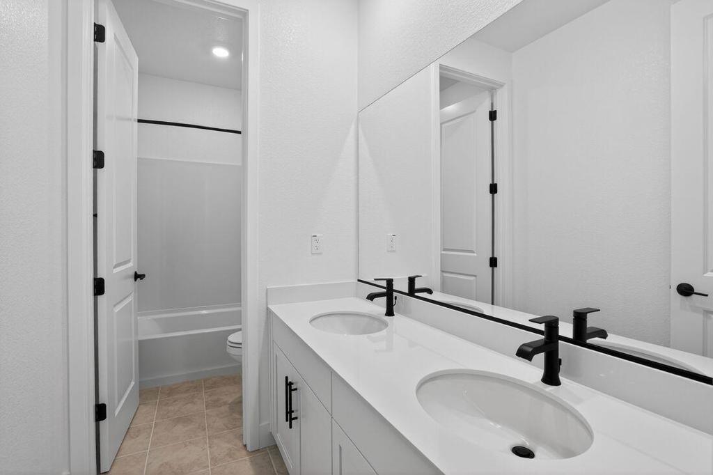 196 Golden Gate Lane Property Photo 12
