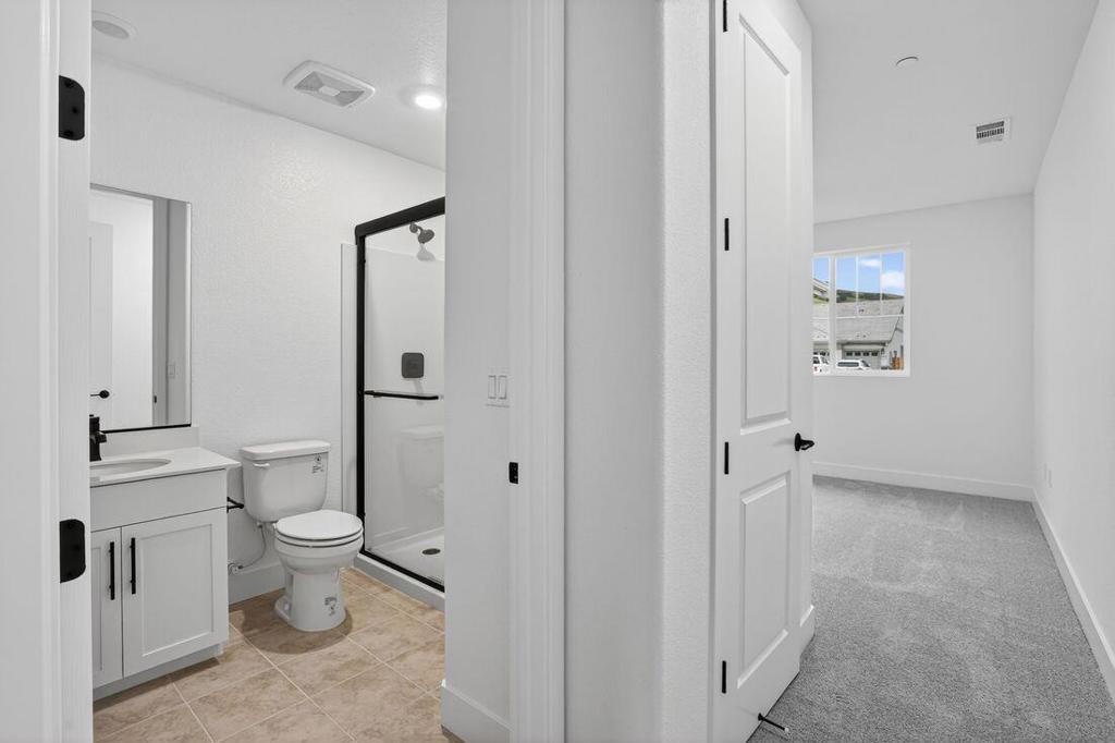 196 Golden Gate Lane Property Photo 13