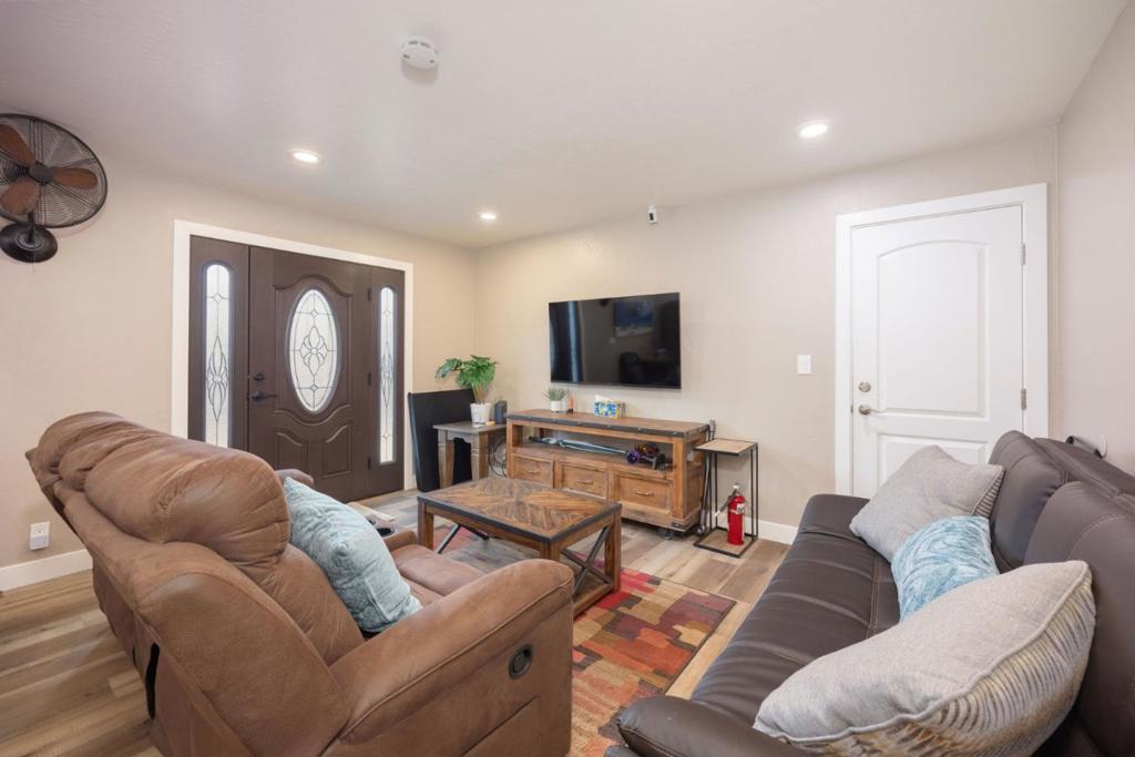 523 The Alameda Property Photo 6