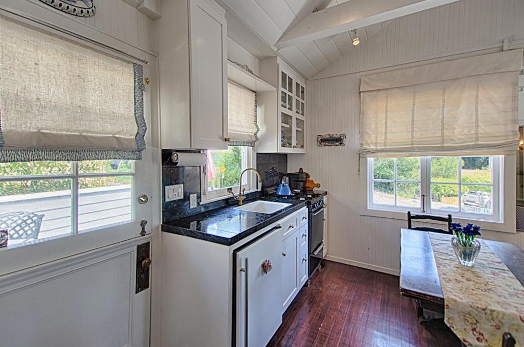 429 Capitola Avenue Property Photo 13