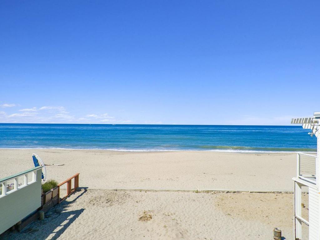 535 Beach Drive Property Photo 1