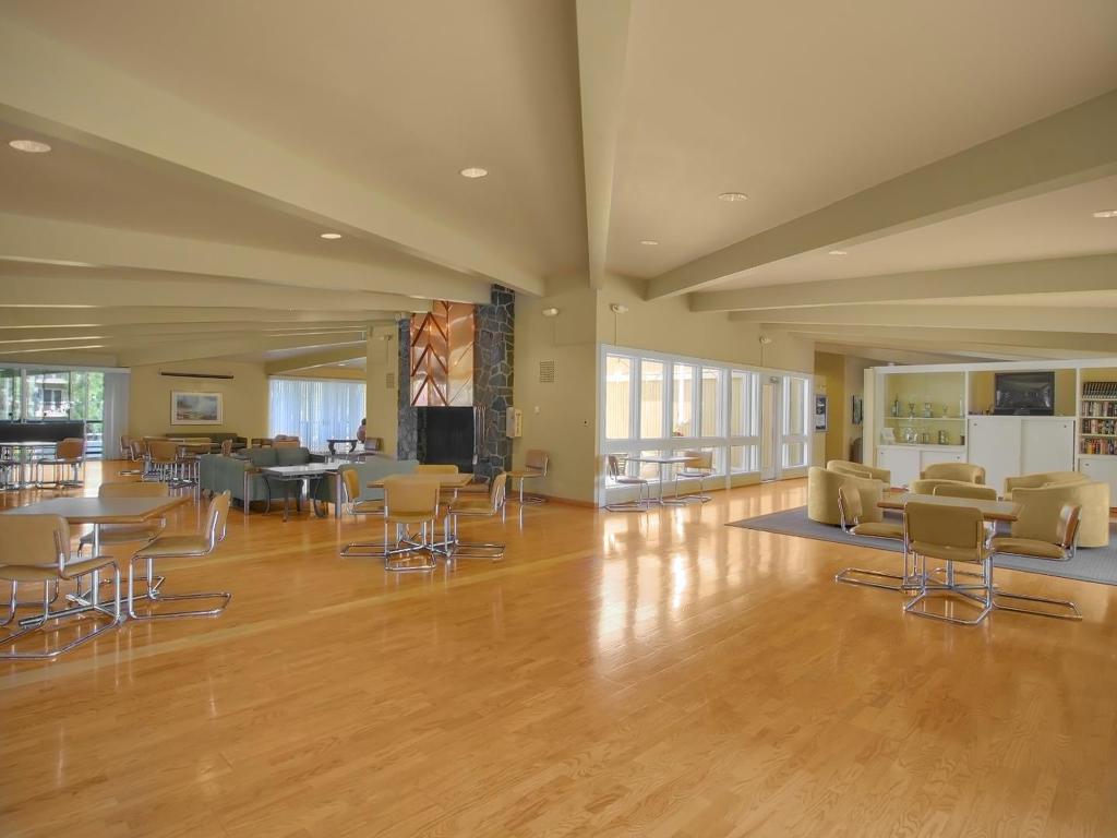 932 Peninsula Avenue 406 Property Photo 23