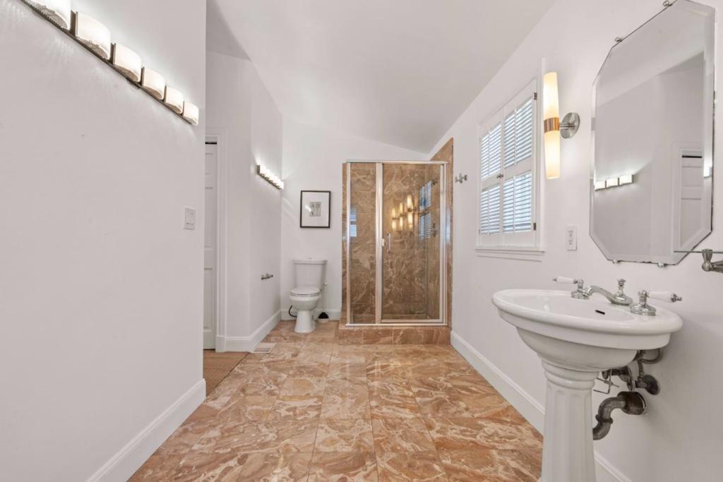 85 Clarendon Road Property Photo 44