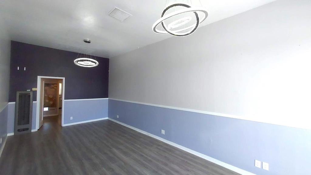 630632 El Camino Real Property Photo 2