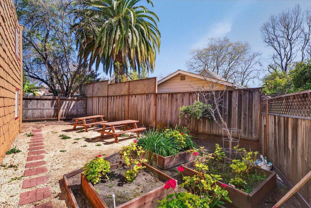 817 California Street Property Photo 11