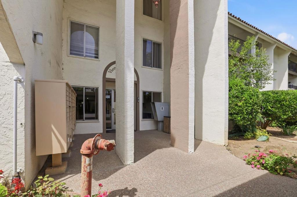 1730 Halford Avenue 247 Property Photo 4