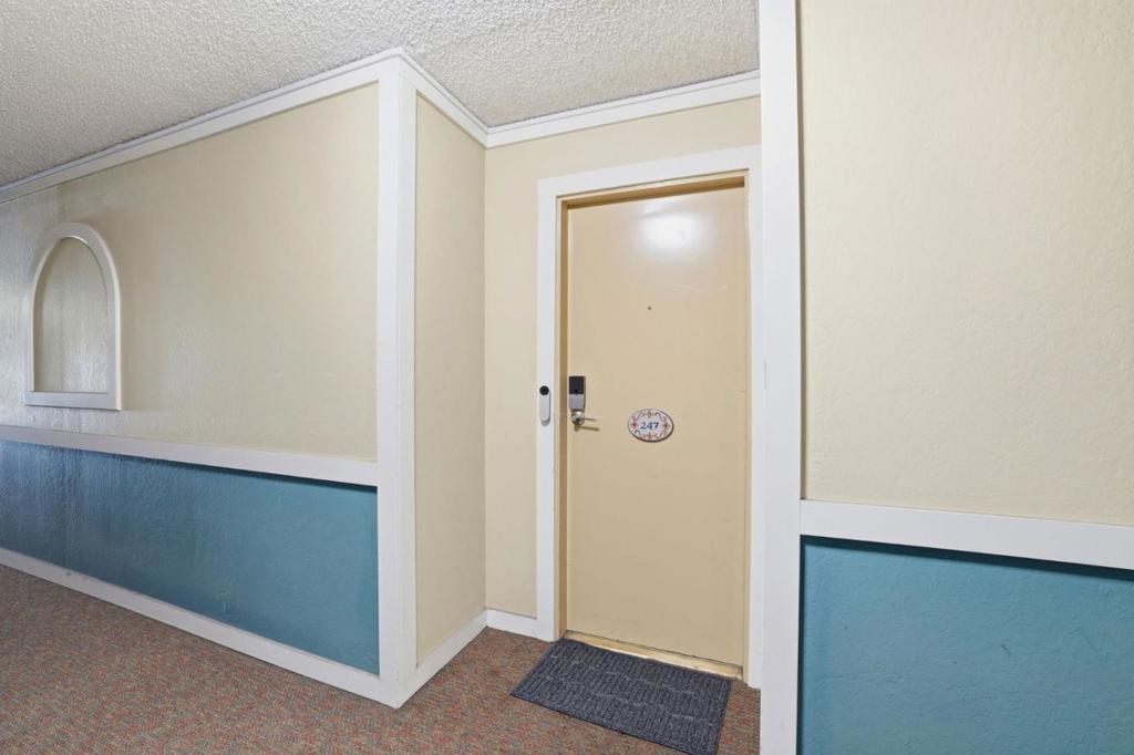 1730 Halford Avenue 247 Property Photo 6