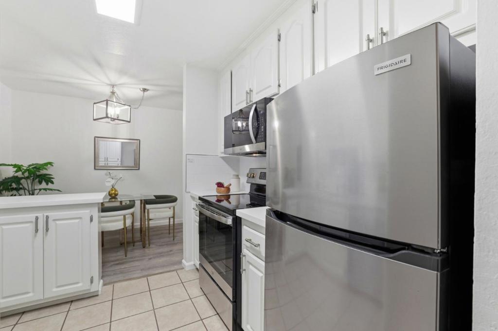 1730 Halford Avenue 247 Property Photo 12