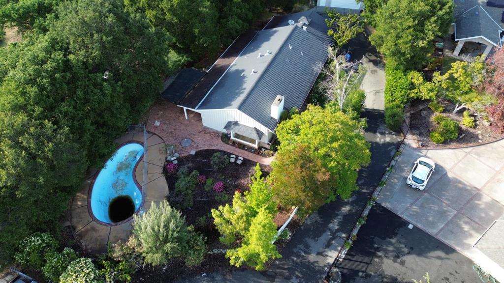 18627 Ambleside Lane Property Photo 8